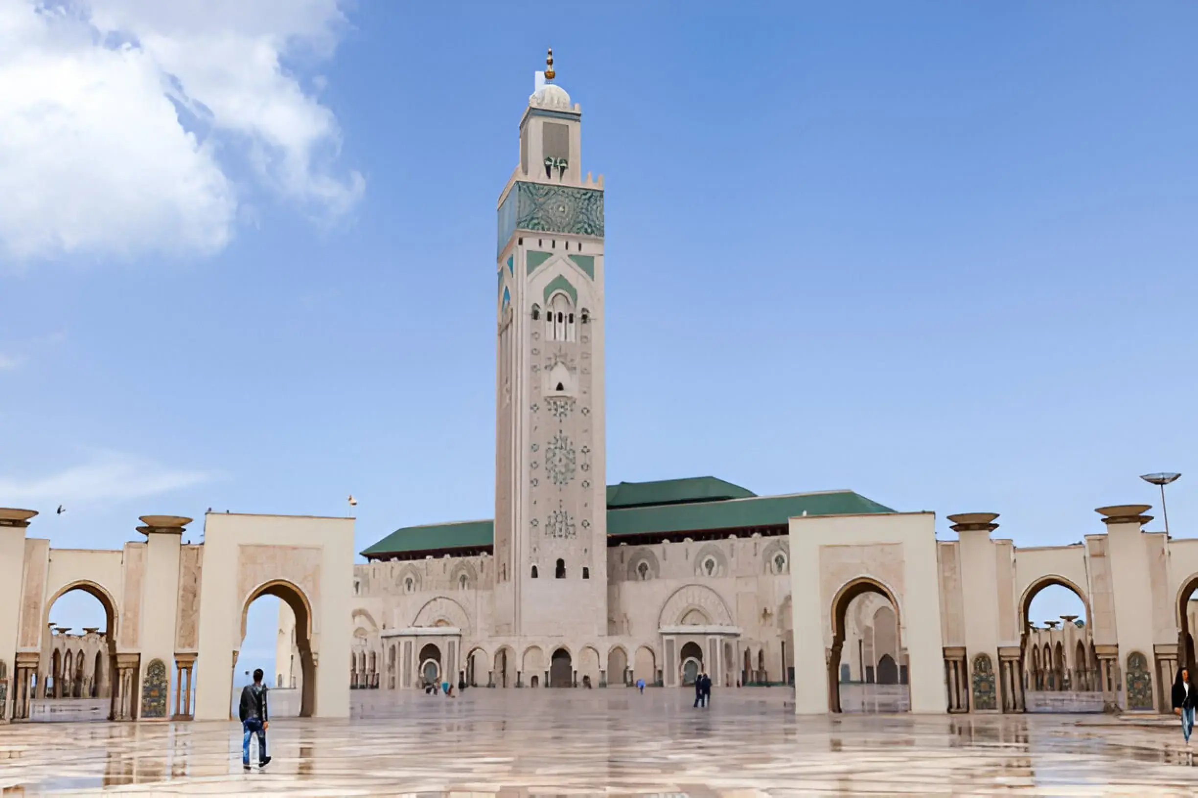 What to Do in Casablanca,The stunning Hassan II Mosque in Casablanca, Morocco, with its towering minaret and oceanfront setting.